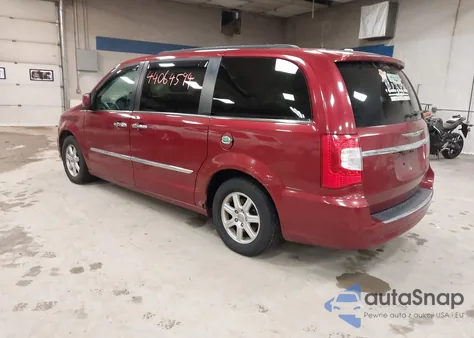 2011 Chrysler Town & Country Touring z USA, uszkodzony, nr VIN 2A4RR5DG6BR603944